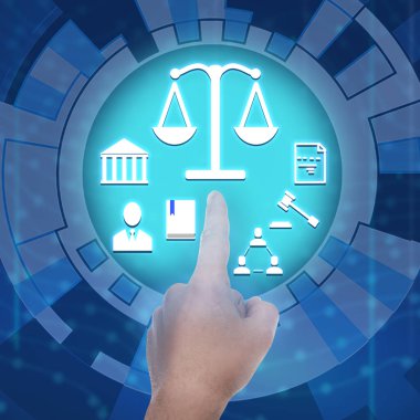 Kanunlar, yasal bilgiler ve online danışmanlık. Simgeli sanal ekran kullanan adam, kapat