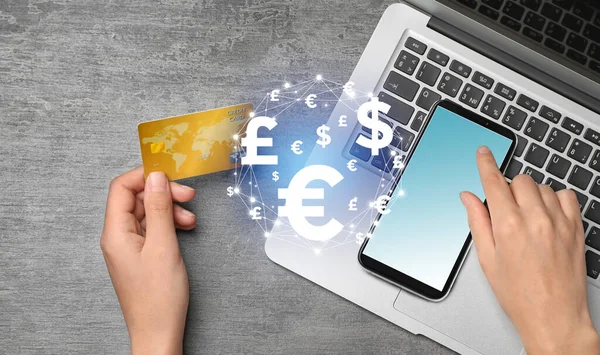 Fintech Concept Woman Using Phone Make Financial Transactions Credit Card — Stock Photo, Image