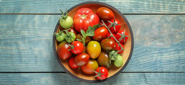 Schüssel Mit Verschiedenen Tomaten Auf Holztisch Draufsicht Bannerdesign — Stockfoto