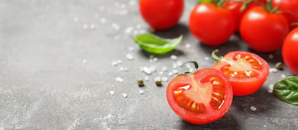 Tomates Cherry Frescos Sobre Mesa Gris Espacio Para Texto Diseño —  Fotos de Stock