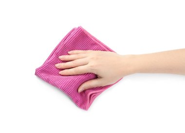 Beyaz arka planda paçavrası olan bir kadın, eli yakın.