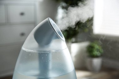 Modern hava nemlendirici evde, yakın görüş