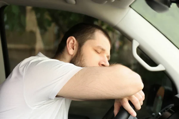 Hombre Cansado Durmiendo Volante Coche —  Fotos de Stock