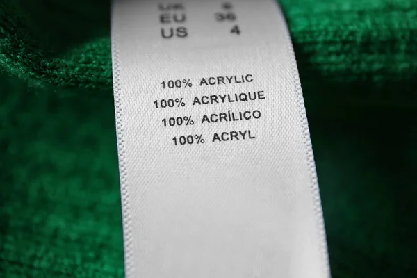 Etykieta Odzieżowa Zawartością Materiału Zielonej Koszuli Widok Bliska — Zdjęcie stockowe