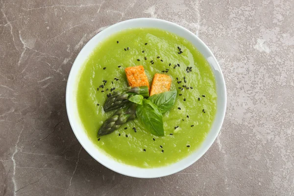 Deliziosa Zuppa Asparagi Ciotola Sul Tavolo Marmo Grigio Vista Dall — Foto Stock