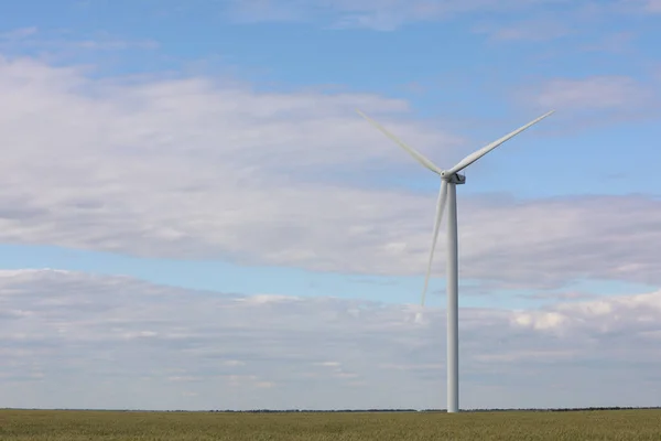 Beautiful View Field Wind Turbine Alternative Energy Source — Stock Photo, Image