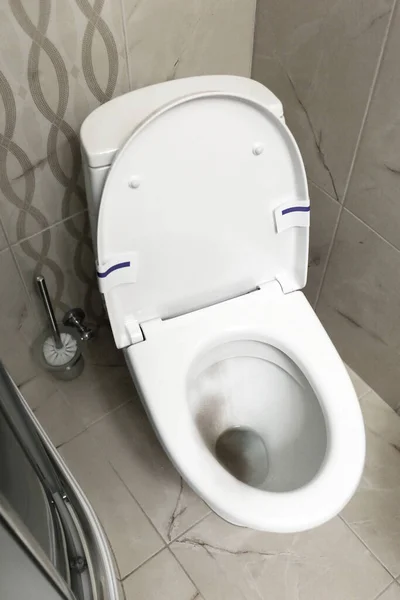 Toilet Mangkuk Sebelum Dan Setelah Membersihkan Kamar Mandi — Stok Foto