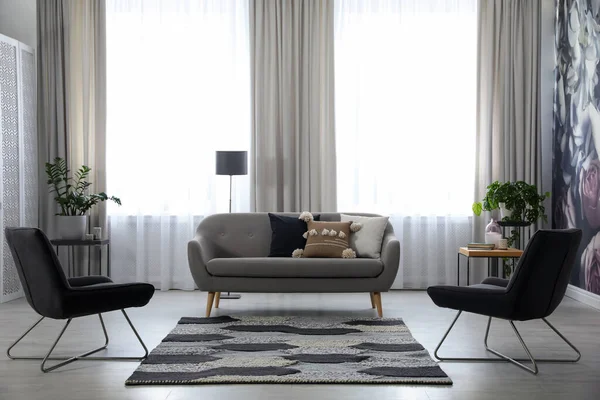 Moderní Interiér Obývacího Pokoje Pohodlnou Pohovkou Křesly — Stock fotografie