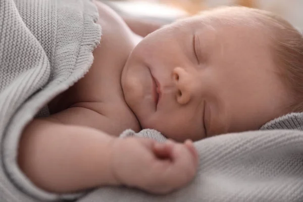 Мила Маленька Дитина Спить Ліжку Крупним Планом — стокове фото