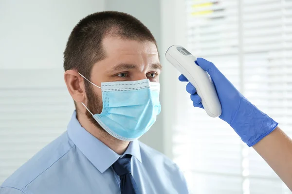 Doctor Measuring Patient Temperature Non Contact Infrared Thermometer Office Closeup — Stock Photo, Image