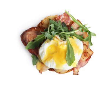 Benedict 'in taze nefis yumurtası beyaza izole edilmiş, üst manzara.