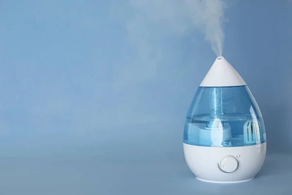 Humidificateur Air Moderne Sur Fond Bleu Clair Espace Pour Texte — Photo