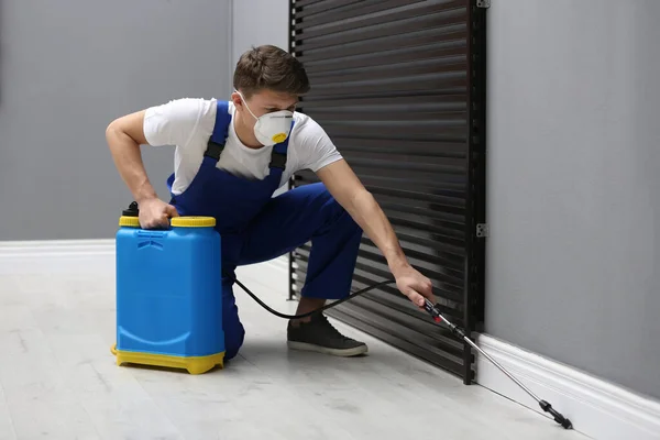 Pest Control Worker Spraying Pesticide Room — Stock Photo, Image