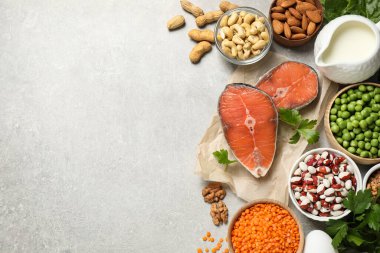 Protein açısından zengin ürünler, açık masa, düz yatak. Metin için boşluk