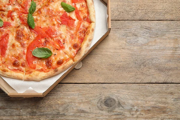 Délicieuse Pizza Margherita Sur Table Bois Vue Sur Dessus Espace — Photo