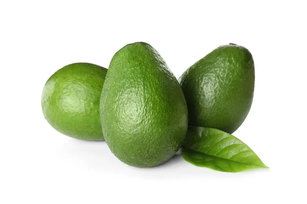 Lekkere Verse Rijpe Avocado Geïsoleerd Wit — Stockfoto