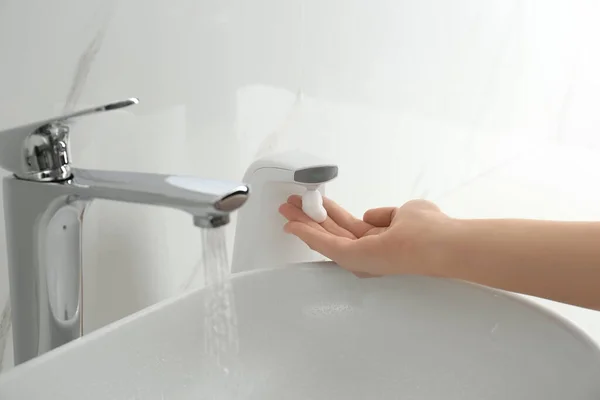 Woman Using Automatic Soap Dispenser Bathroom Closeup — Stock Photo, Image