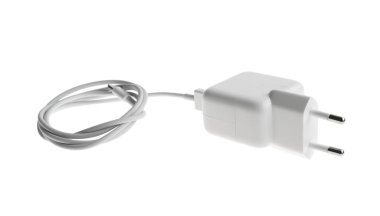 USB şarj cihazı beyazda izole edildi. Modern teknoloji