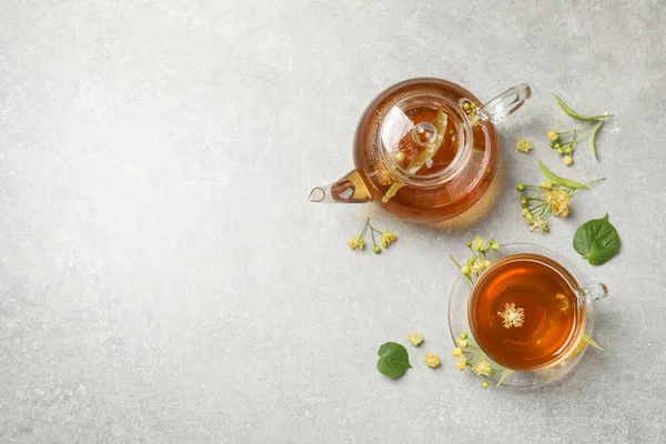 Lekkere Thee Lindebloesem Lichtgrijze Tafel Plat Gelegd Ruimte Voor Tekst — Stockfoto