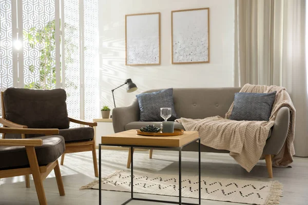 Moderní Interiér Obývacího Pokoje Pohodlnou Pohovkou Křesly — Stock fotografie