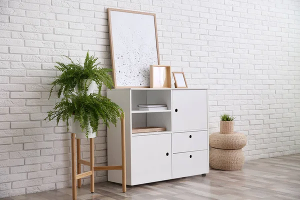 Interior Habitación Moderna Con Elegante Gabinete Blanco —  Fotos de Stock