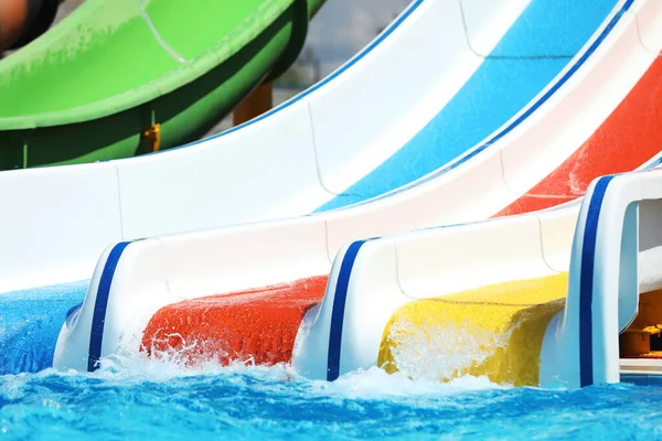 Parque Acuático Con Toboganes Colores Vacaciones Verano — Foto de Stock