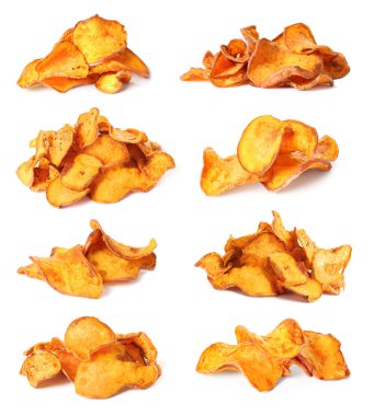 Beyaz arka planda patates cipsi seti