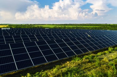 Güneş panelleri dışarı yerleştirildi. Alternatif enerji kaynağı