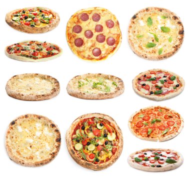 Beyaz arkaplanda farklı lezzetli pizzalarla ayarlandı