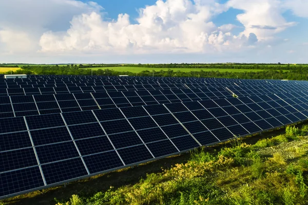 Zonnepanelen Buiten Geïnstalleerd Alternatieve Energiebron — Stockfoto