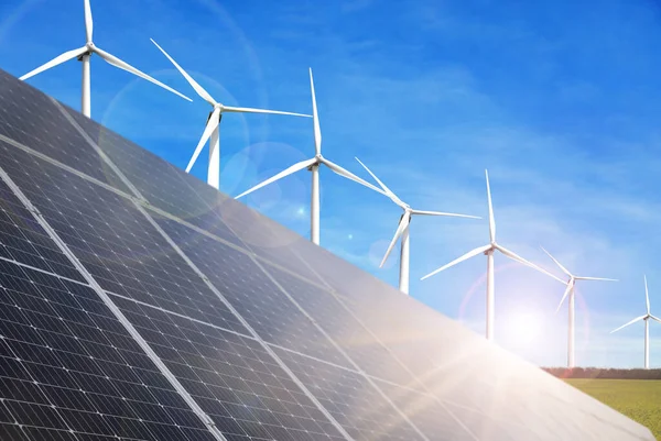 Zonnepanelen Windturbines Buiten Geïnstalleerd Alternatieve Energiebron — Stockfoto