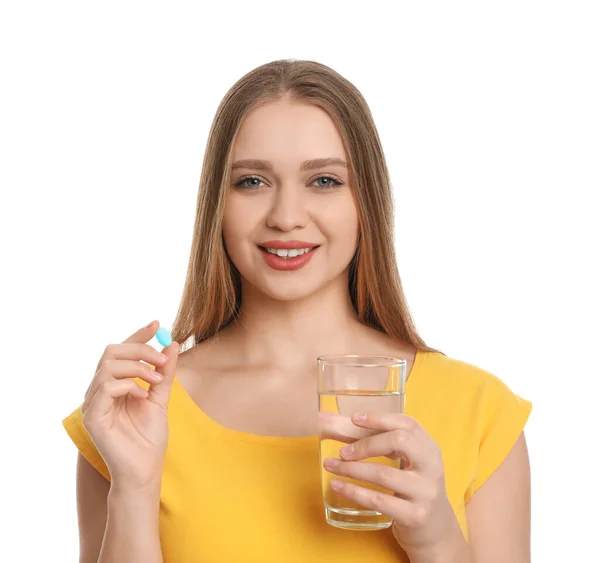 Wanita Muda Dengan Pil Vitamin Dan Segelas Air Dengan Latar — Stok Foto