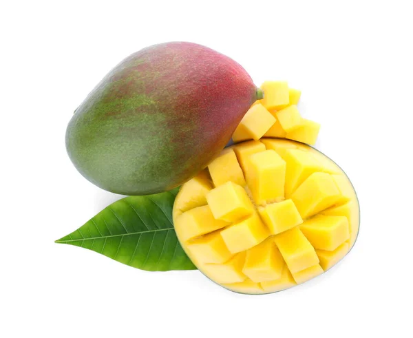 Cut Whole Ripe Mangoes Isolated White Top View — Stock Photo, Image