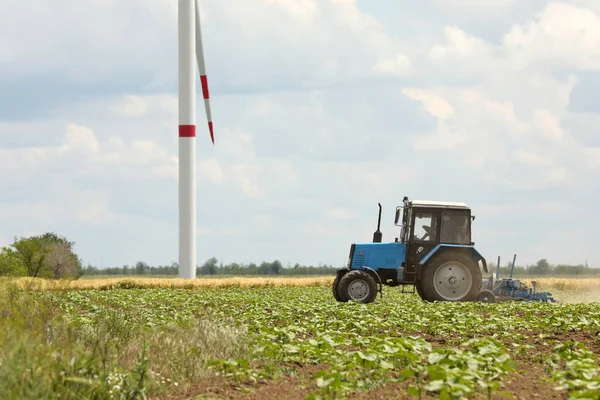 Ladang Modern Penanaman Traktor Pematangan Bunga Matahari Industri Pertanian — Stok Foto