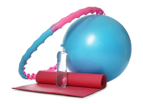 Bola Fitness Esterilla Yoga Botella Agua Aro Hula Aislado Blanco — Foto de Stock