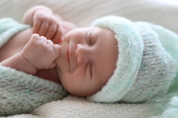 Cute Newborn Baby Warm Hat Lying White Plaid Closeup — Stock Photo, Image