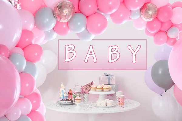 Festa Baby Shower Ragazza Delizie Gustose Sul Tavolo Camera Decorata — Foto Stock