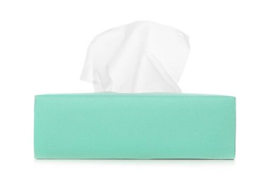 Kağıt mendilli kutu beyaza izole edilmiş.