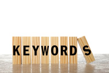 Gri masada KEYWORDS sözcüğüyle bloklar