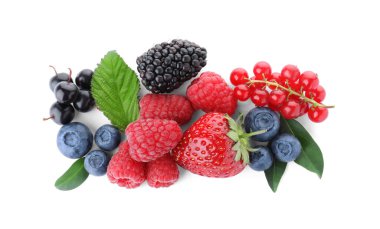 Farklı taze böğürtlenlerin karışımı beyaz, üst manzara