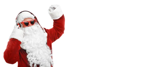 Der Weihnachtsmann Hört Musik Mit Kopfhörern Auf Weißem Hintergrund Bannerdesign — Stockfoto