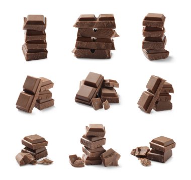 Beyaz arkaplanda süt çikolatası parçaları. 