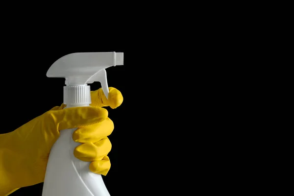 Pessoa Luvas Pulverização Detergente Sobre Fundo Preto Close Espaço Para — Fotografia de Stock