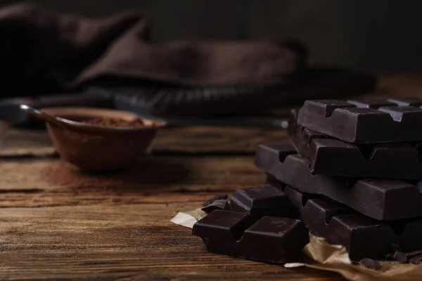 Barres Chocolat Noir Savoureux Sur Table Bois Gros Plan — Photo