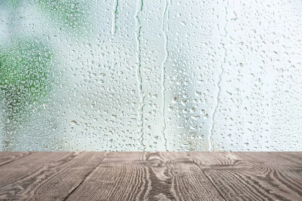 Деревянный Стол Окна Дождливый День — стоковое фото