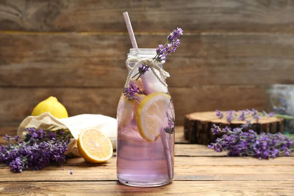 Délicieuse Limonade Fraîche Lavande Sur Table Bois — Photo