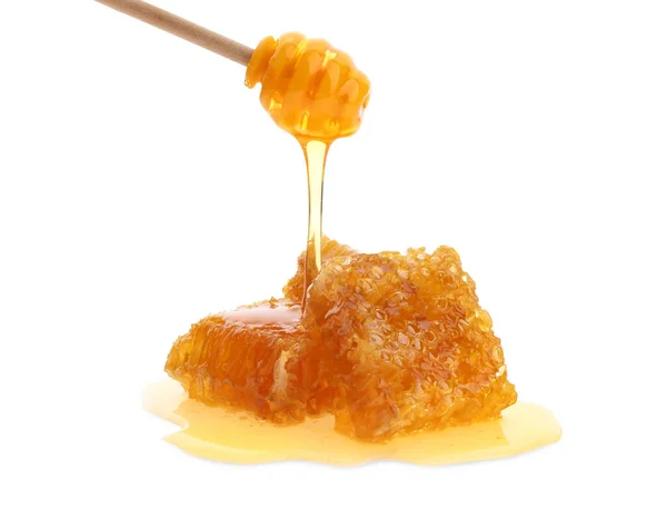 Färska Honeycombs Och Dipper Vit Bakgrund — Stockfoto