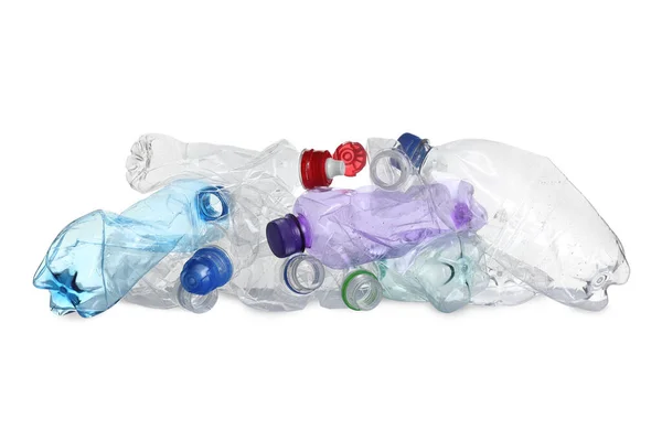Stapel Zerknüllter Flaschen Isoliert Auf Weiß Kunststoffrecycling — Stockfoto
