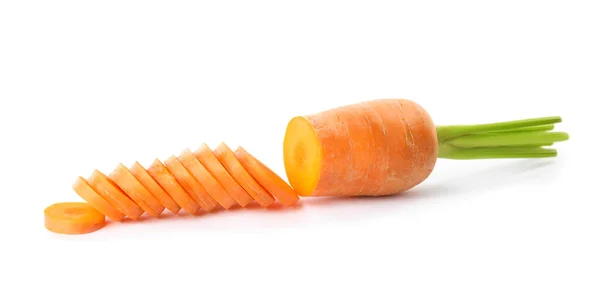 Нарезанная Свежая Спелая Морковь Изолированная Белом — стоковое фото