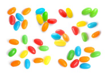 Beyaz arka planda lezzetli renkli jelibon seti, üst manzara.